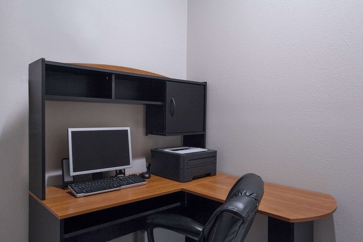 Business Center 17 of 17