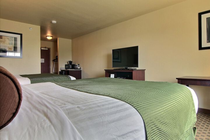 Cobblestone Hotel & Suites – Pulaski / Green Bay