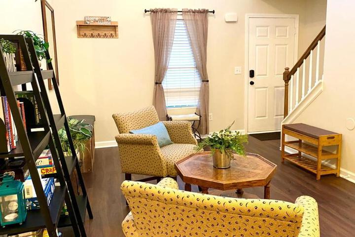 Spacious & comfy home in ultra-convenient location 2025 Traveller Award Winner