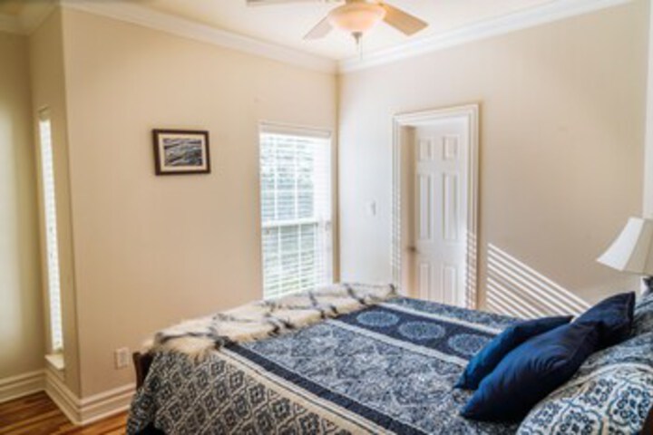 Spacious Kemah Boardwalk Townhome VR