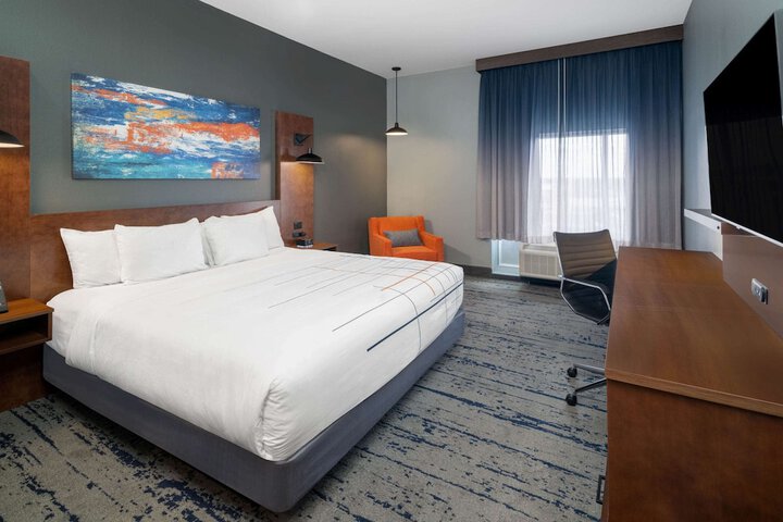 Room 9 of 30