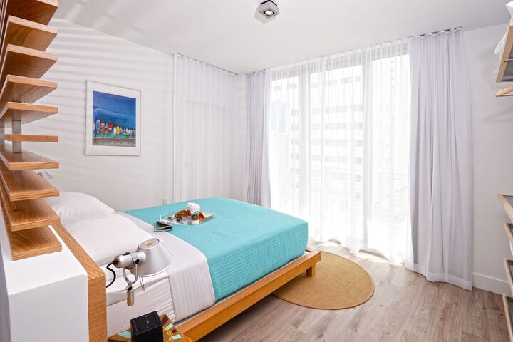 Room 28 of 103