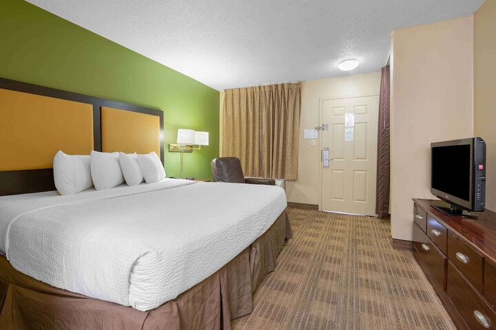 Room 10 of 42
