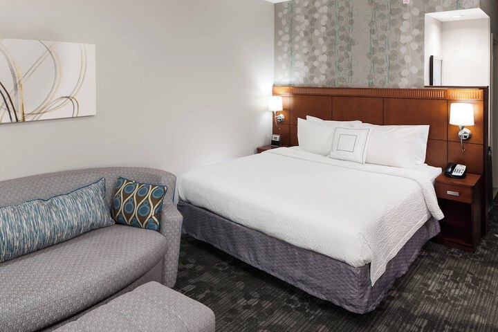 Courtyard by Marriott Miami at Dolphin Mall