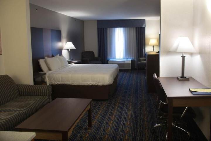Crossroads Inn & Suites