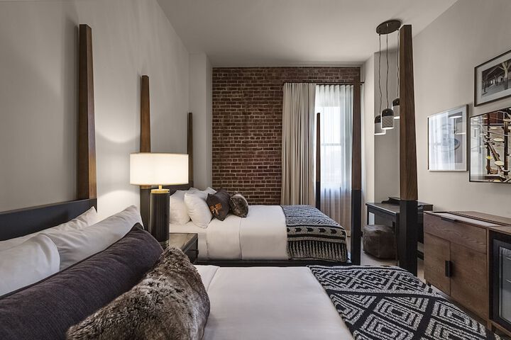Crossroads Hotel