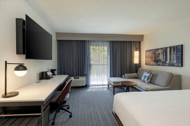 Courtyard by Marriott North Charleston Airport / Coliseum