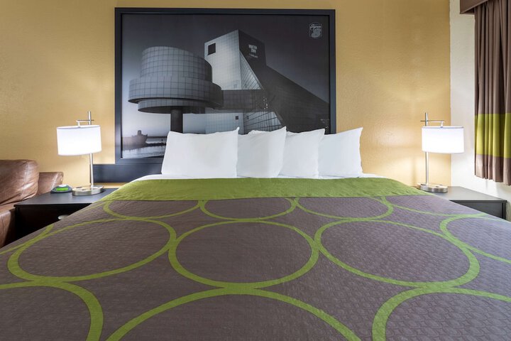 Super 8 by Wyndham Wooster