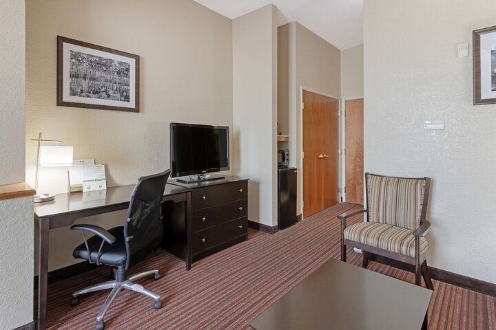 Best Western Plus Bradbury Inn & Suites