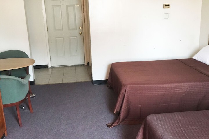 Room 3 of 20