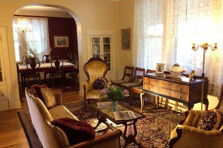 BARRETTA GARDENS INN