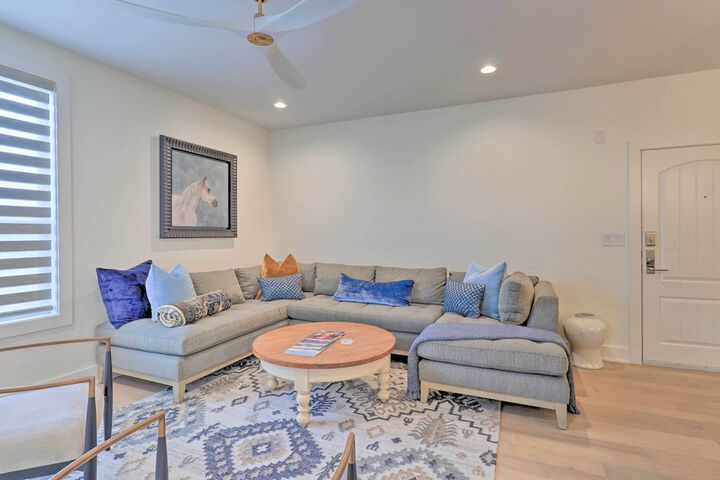 Lake LBJ Condo w / Balcony & Shared Boat Docks