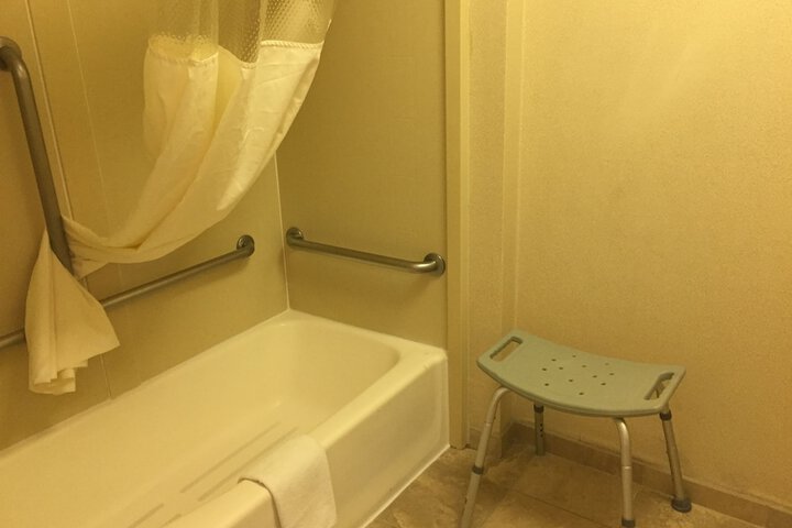 Room 27 of 38