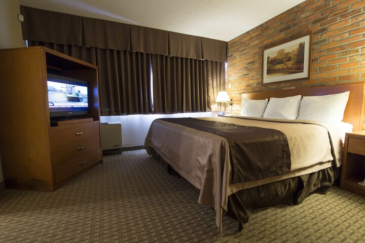Room 32 of 34