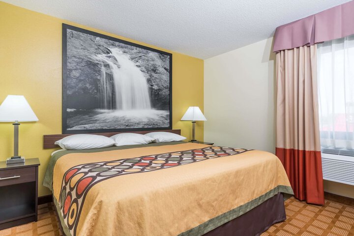 Room 14 of 24