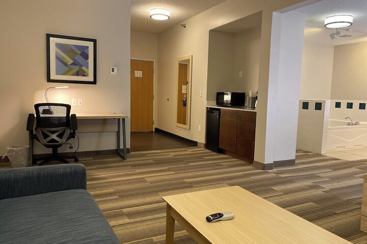 Holiday Inn Express Hotel & Suites Logansport by IHG