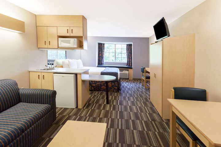 Room 11 of 16
