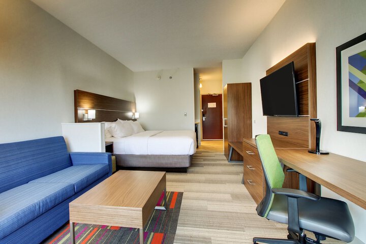 Holiday Inn Express & Suites Aurora - Naperville by IHG