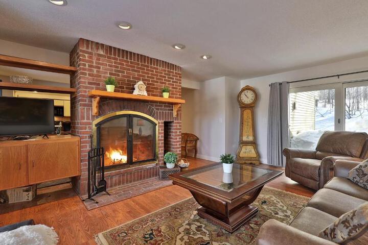 Skiers! Fox Hollow 2BR 2BA Condo Across from Pico, Minutes to Killington condo