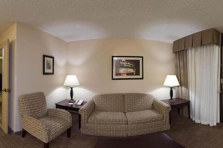 Room 10 of 28