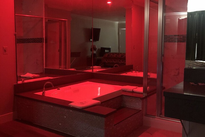 Room 2 of 34