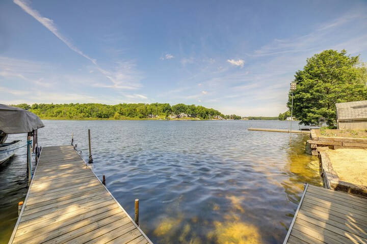 Big Pine Island Lake Cottage w / Boat Dock & Kayaks