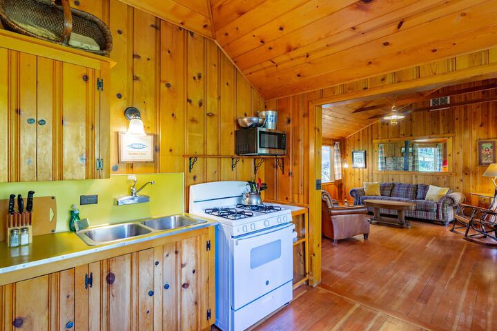 Lake Creek Lodge