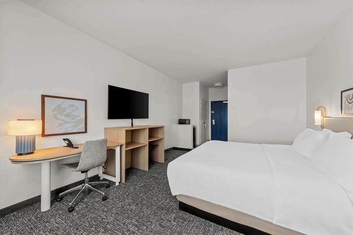 Spark by Hilton Selma
