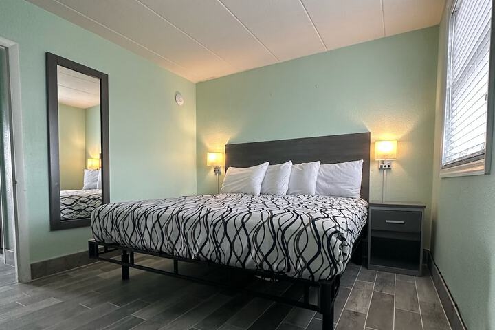Room 35 of 61