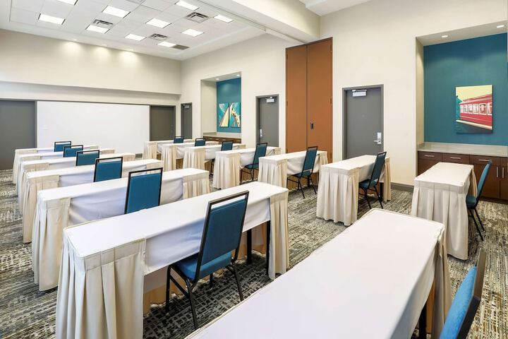 Hampton Inn & Suites Pittsburgh-Downtown