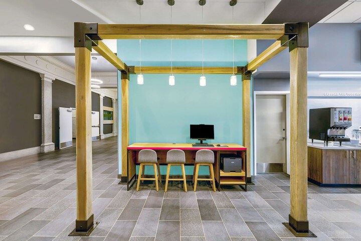 Business Center 46 of 46