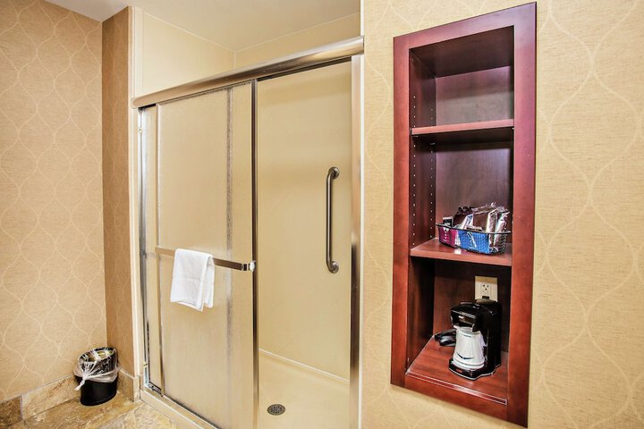 Room 17 of 37