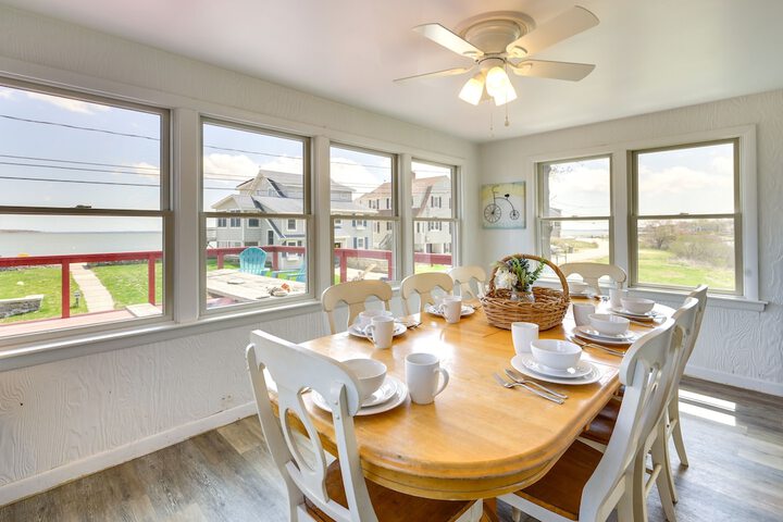 Charming Niantic Vacation Rental: Walk to Beach!