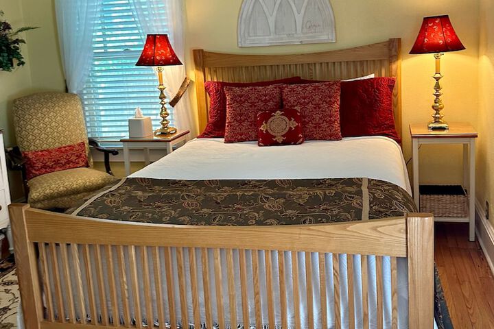 Red Rocker Inn