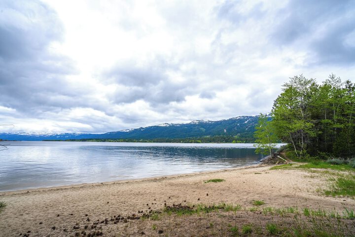 Spacious Donnelly Family Home w / Private Hot Tub!