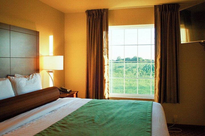 Cobblestone Inn & Suites - Winterset IA