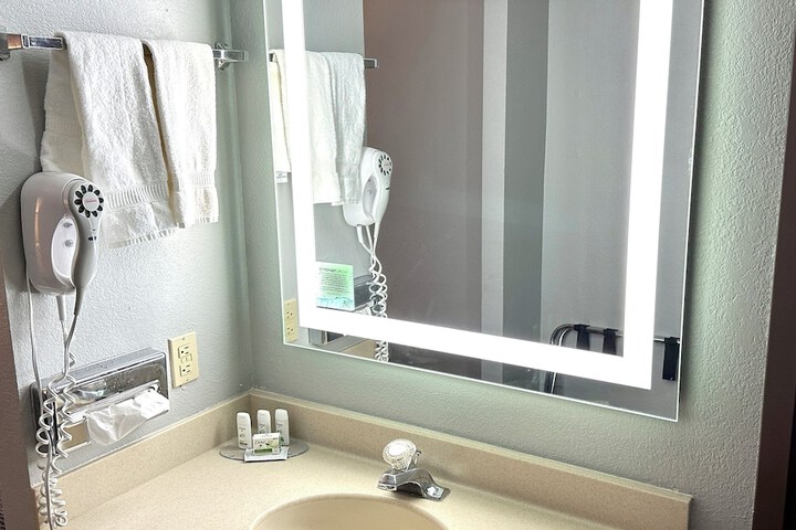 Room 9 of 24
