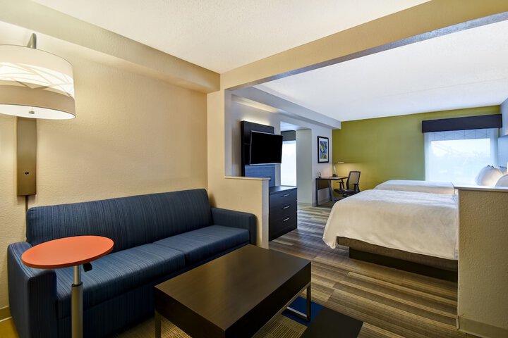 Holiday Inn Express & Suites Allentown-Dorney Park Area by IHG
