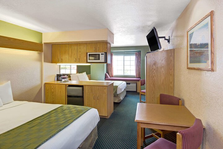 Room 12 of 25