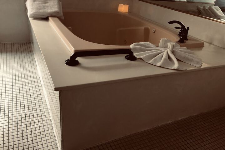 Hot Tub 53 of 60