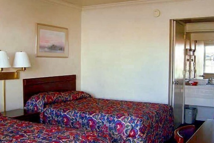 Room 26 of 34