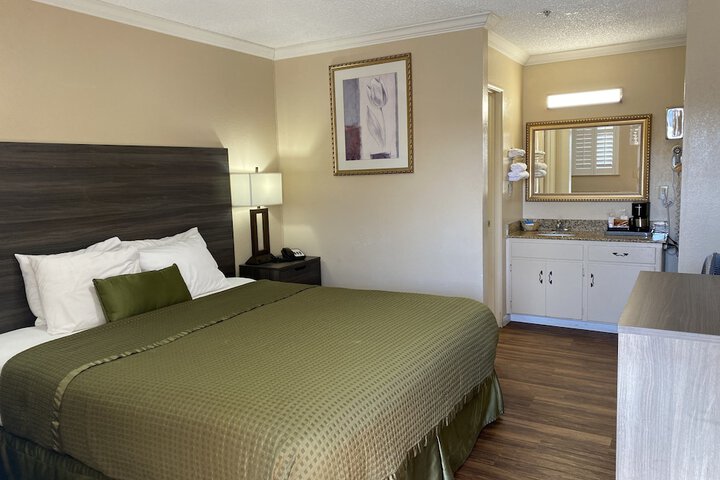 Room 32 of 44
