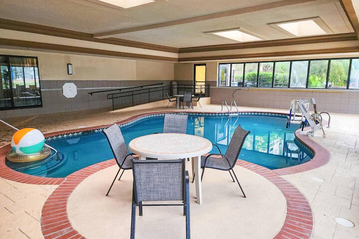 Country Inn & Suites by Radisson Tyler University Area