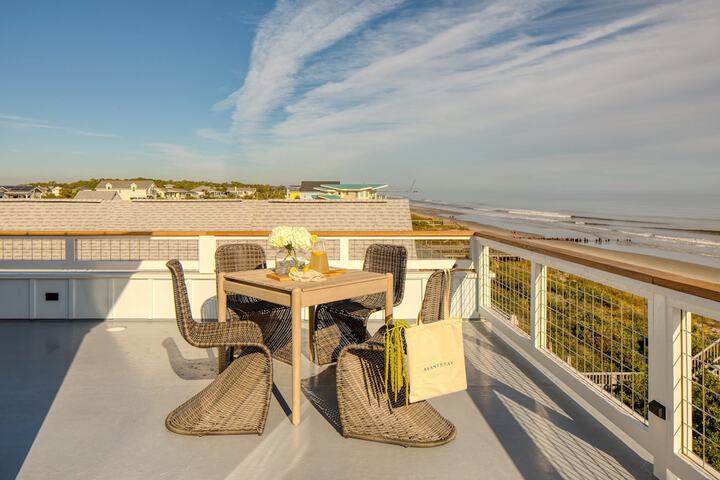 Oceans Eye by Avantstay Beach Front Home w / Roof Top Pool & Putting Green!