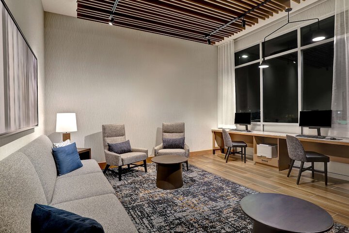 Business Center 44 of 45