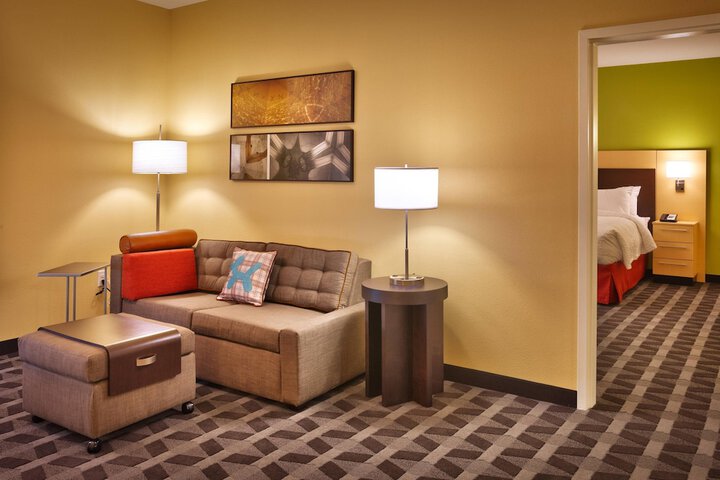 Room 26 of 38