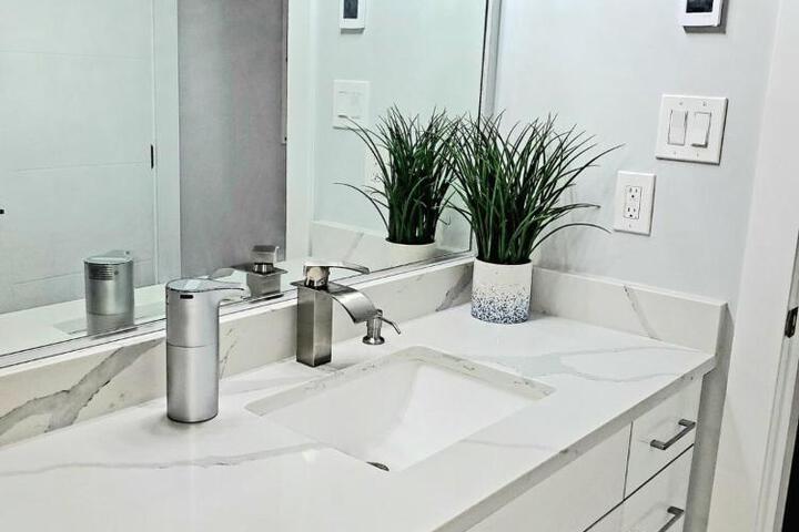 Stunning Ocean View Modern 1 BDR Private Entry Suite