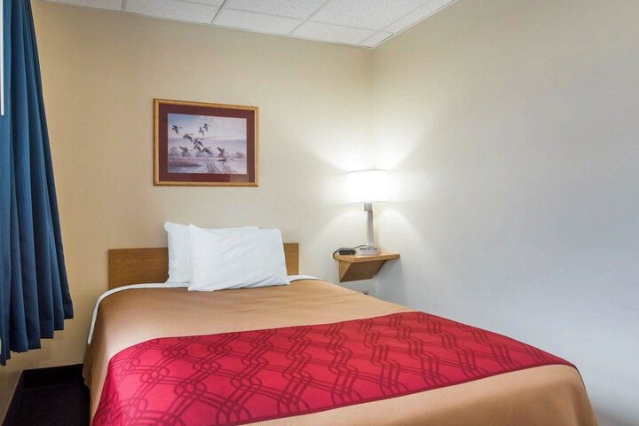 Room 10 of 25