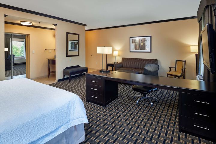 Room 16 of 40