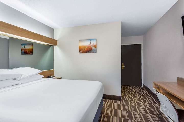 Room 12 of 24